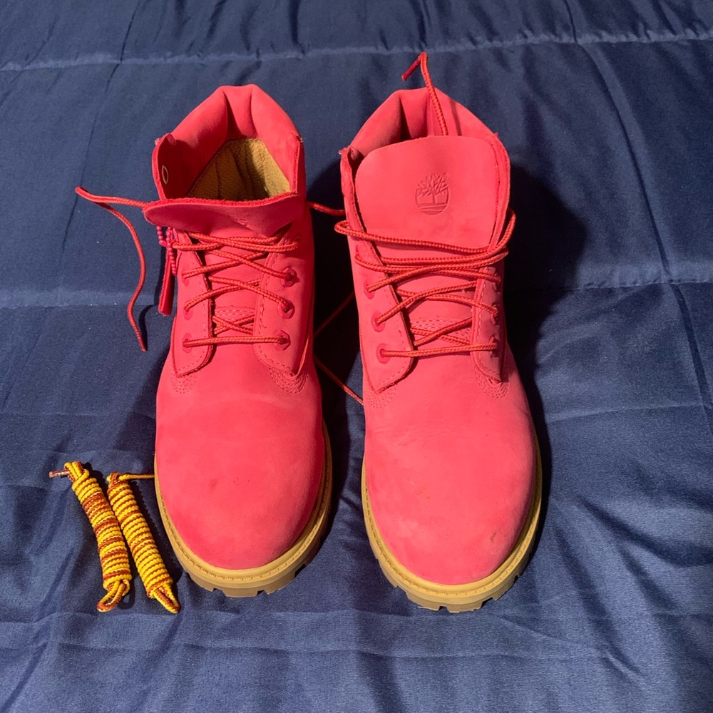 Pink Timberland girls boots.